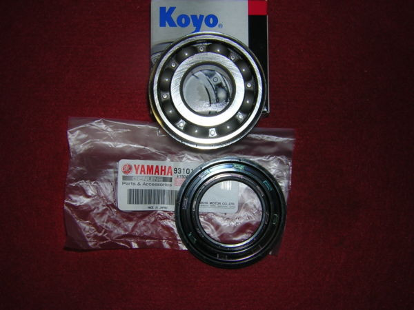 Yamaha TZ250 &apos91-&apos10 Crank Centre Bearing with Genuine Yamaha Crank Seal. New